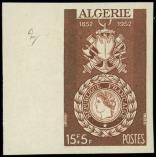 Lot n° 2016 - ** - ALGERIE 296 : Médaille Militaire, essai de couleur en marron, NON DENTELE bdf, TB